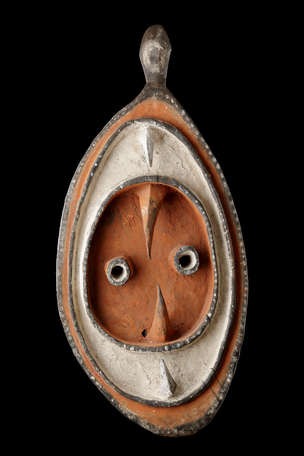 An Early Large and Fine Bahinemo ‘Garra’ Hook Mask